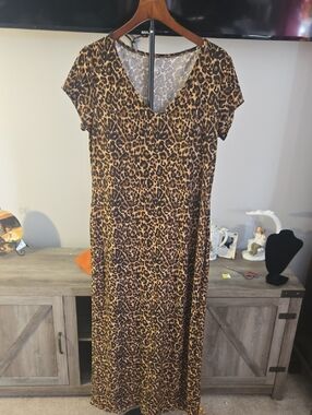 No Boundaries Leopard Print V-Neck Maxi Dress — Brown/Black/Gold
